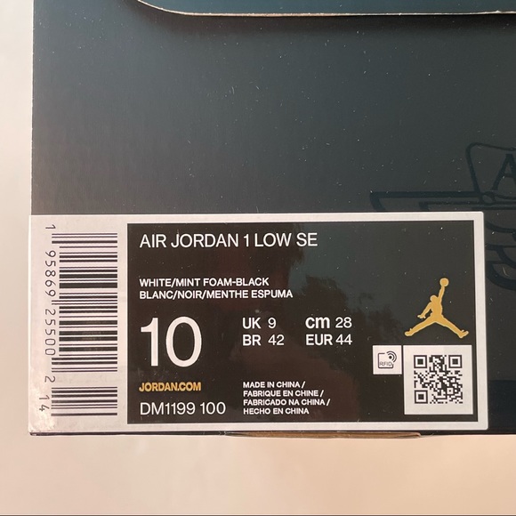 Air Jordan 1 Low Mens Size 10 Basketball Sneakers White & Mint - Picture 10 of 10